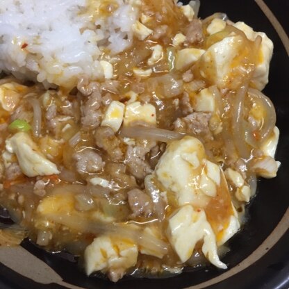 マーボー丼にしました♪もやしが入ってるので、歯応えがあって食べ応えありました^_^